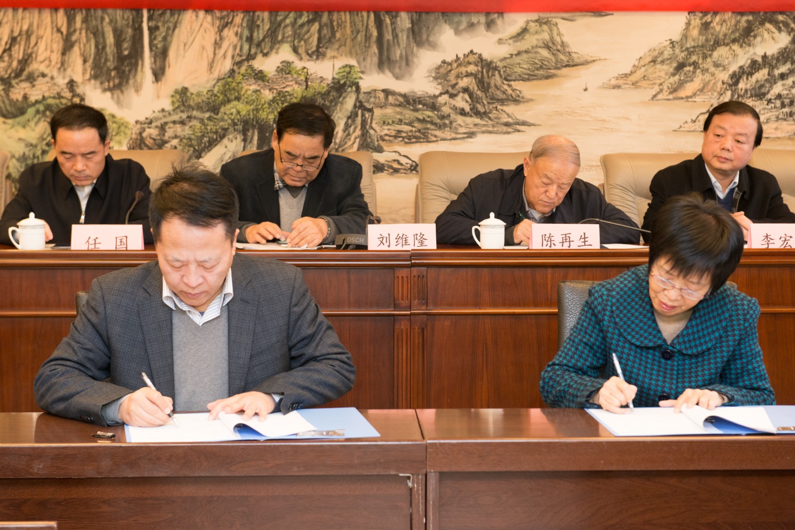 2任你博集团与省慈善协会签署项目捐赠协议。.jpg