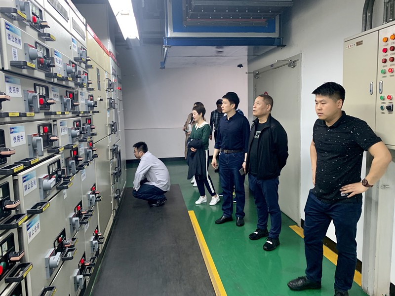 黄国全一行在连云港国家经济开发区地热能能源站考察调研。_副本.jpg