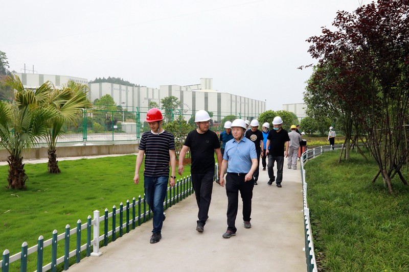熊良虎在重庆市中科大业集团考察时强调：坚持生态优先战略，念好生态经、走好扶贫路