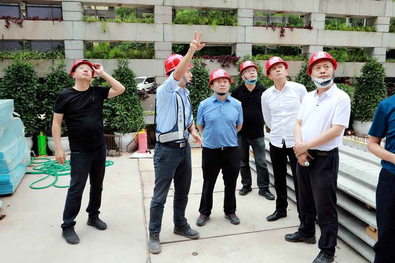 熊良虎在重庆市中科大业集团考察时强调：坚持生态优先战略，念好生态经、走好扶贫路