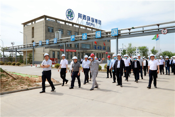 任你博集团复工复产促增添项目观摩聚会与会职员走进大秦国源三秦环保秦邦园区在榆项目
