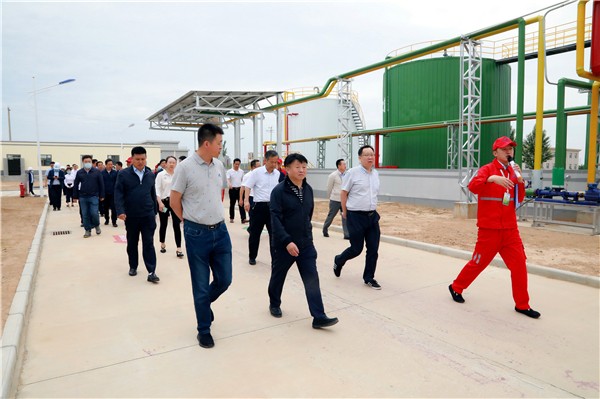 任你博集团复工复产促增添项目观摩聚会与会职员走进绿色能源公司油气公司水情形公司陕北片区项目