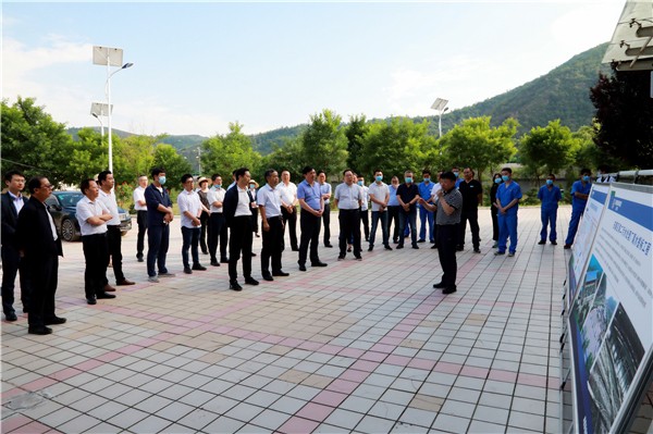 任你博集团复工复产促增添项目观摩聚会与会职员走进绿色能源公司油气公司水情形公司陕北片区项目